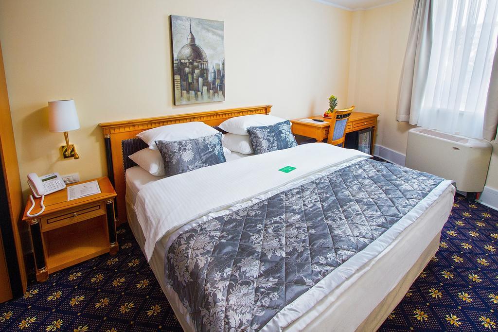 A Hoteli - Hotel Sloboda Šabac Oda fotoğraf